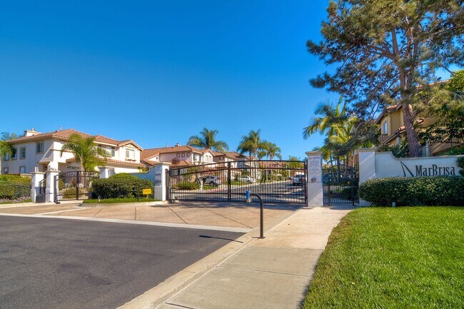 Foto del edificio - Beautiful home in gated community of Marbr...