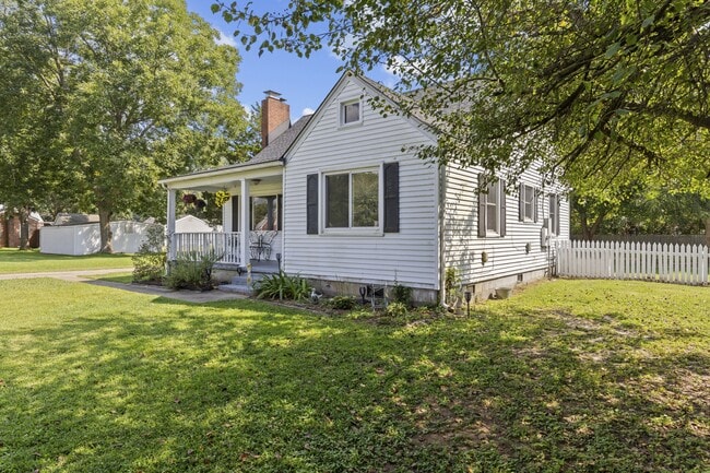 Building Photo - 4009 Maple Dr