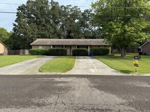 Building Photo - 8660 Tervada Dr