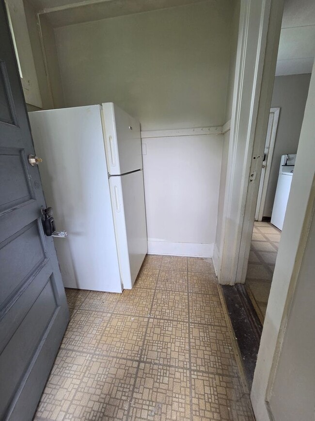 Foto del edificio - Lower 1 bedroom all utilities included