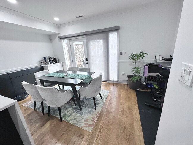 Foto del edificio - 1427 Parkwood Pl NW