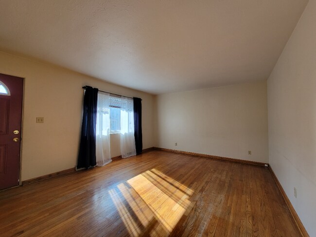 Foto del edificio - 423 Larkin Ave