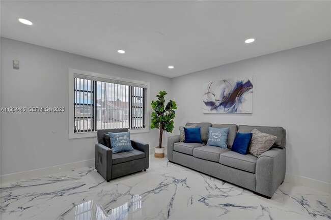 Foto del edificio - 895 W 39th Pl