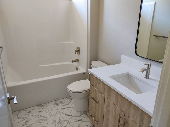 Building Photo - BRAND NEW DALLAS HOME! Covered Patio, Fenc...