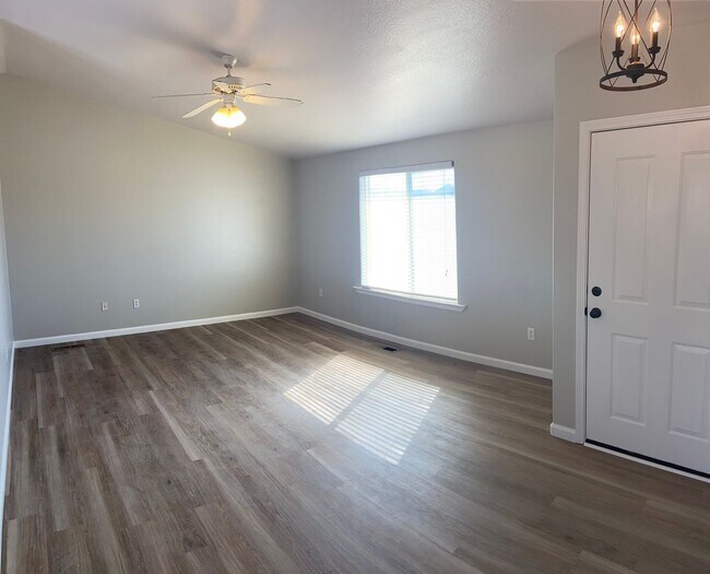 Foto del edificio - 3 bed, 2 bath home