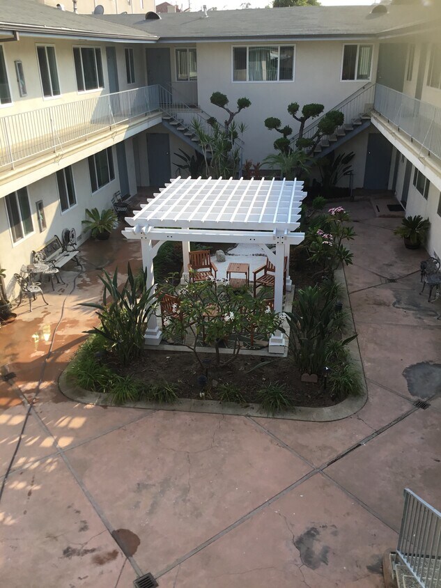Patio - 1417 Armacost Ave
