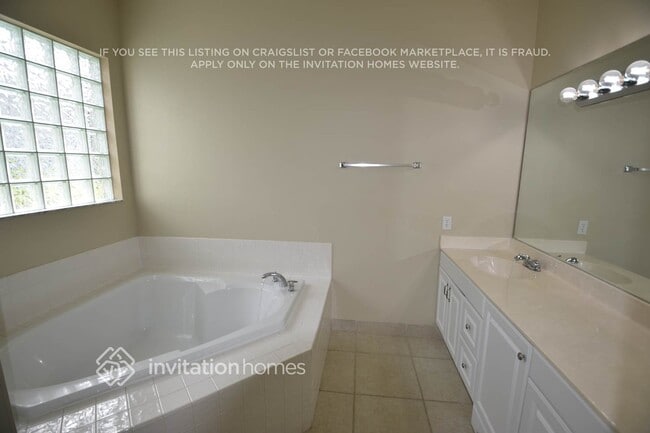 Building Photo - 7178 Catalina Isle Dr