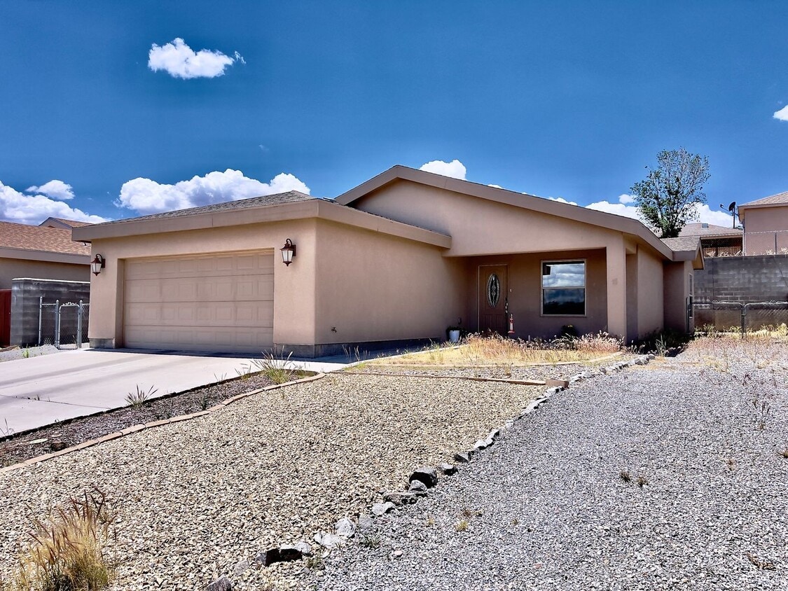 Primary Photo - 509 Los Pinos Cir
