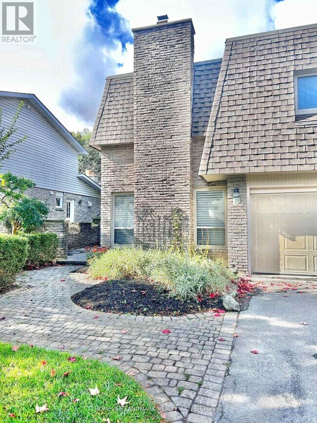 Building Photo - 18 Summerfeldt Crescent