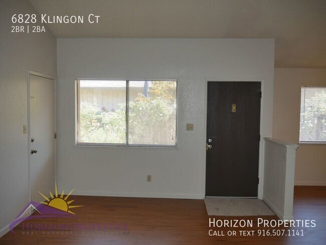 Foto del edificio - 2 Bed 2 Bath 1,000sqft Duplex in Sacramento