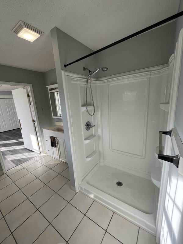 103 Oak Ave Unit B, Lexington, NC 27292 Room for Rent in Lexington