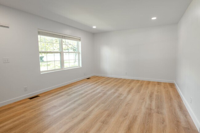 Foto del edificio - 3 Bed, 2 Bath Home in Walking Distance to Downtown Franklin