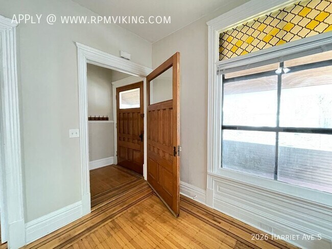 Foto del edificio - 2 Br 1 Ba Ground Level Duplex Unit with 2 ...