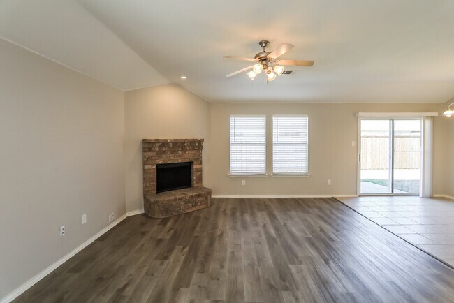 Foto del edificio - 2036 Forest Meadow Dr