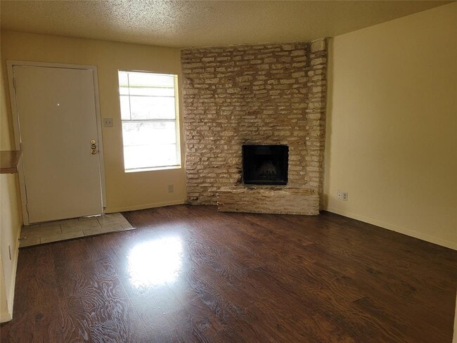 Building Photo - 210 Sport Clips Wy