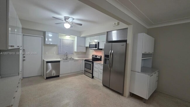 Building Photo - 260 SW 31st Ct