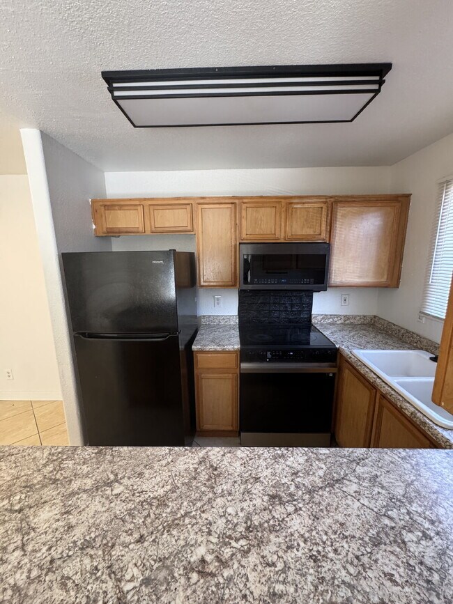 Foto del edificio - 2 Bed, 1 3/4 Bath Condo