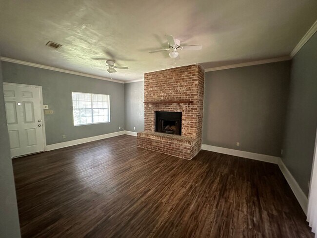 Foto del edificio - Eastside duplex by Costco avail now!