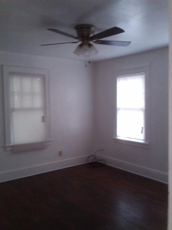 Building Photo - 214 Apple Ave