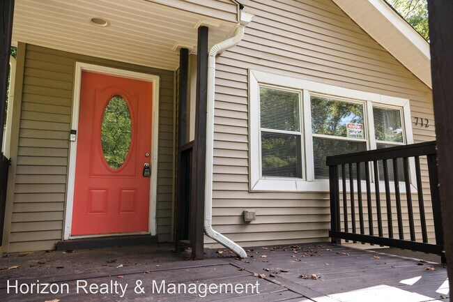 Foto del edificio - 3 br, 2 bath House - 712 Woodlawn Dr