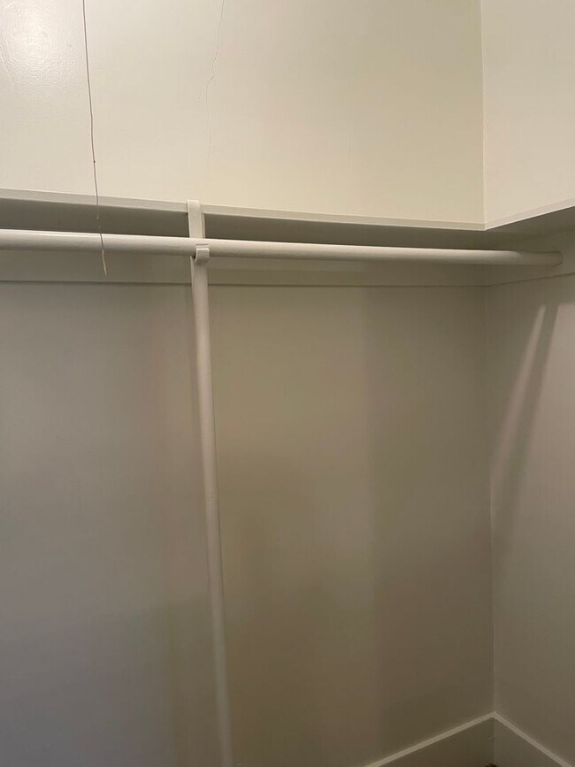 Building Photo - Upstairs 2 Bedroom/1 Bathroom Unit