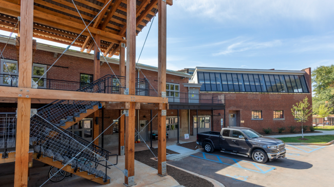 Building Photo - 806 Green Ave