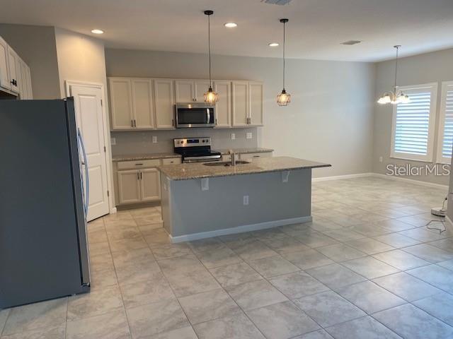 Building Photo - 584 Disa Dr