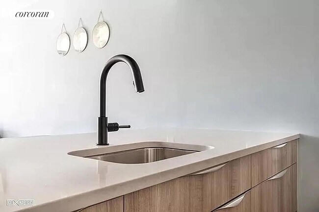 Foto del edificio - 211 McGuinness Blvd