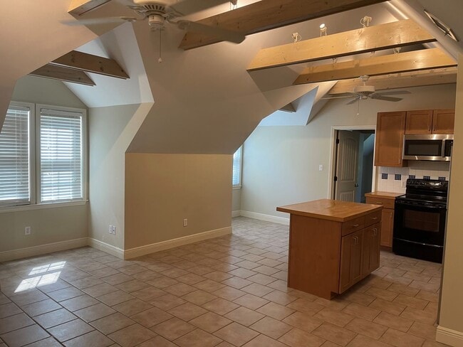 Photo - Beautiful apartment on parklike grounds