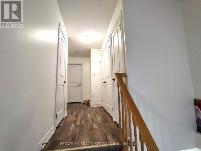 Photo du bâtiment - 8-48 Lakelawn Rd