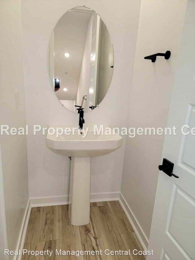 Building Photo - 3 br, 3.5 bath House - 905 Madonna Road #8