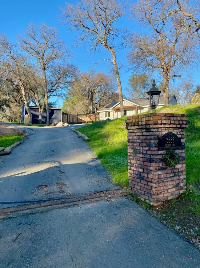 Building Photo - 3668 Aileen Way