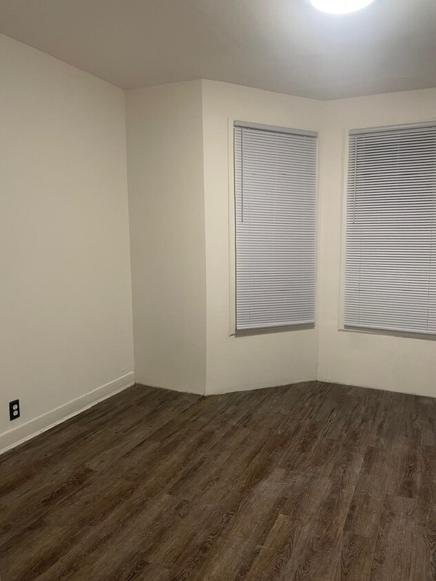 Foto del edificio - 852 Blake Ave