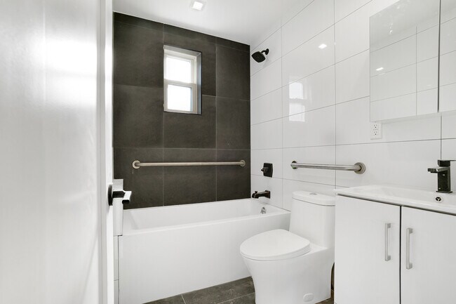 Foto del edificio - 800 Empire Blvd