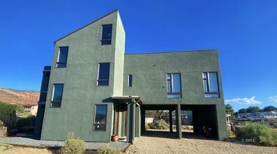 Building Photo - 1698 S Lee Dr