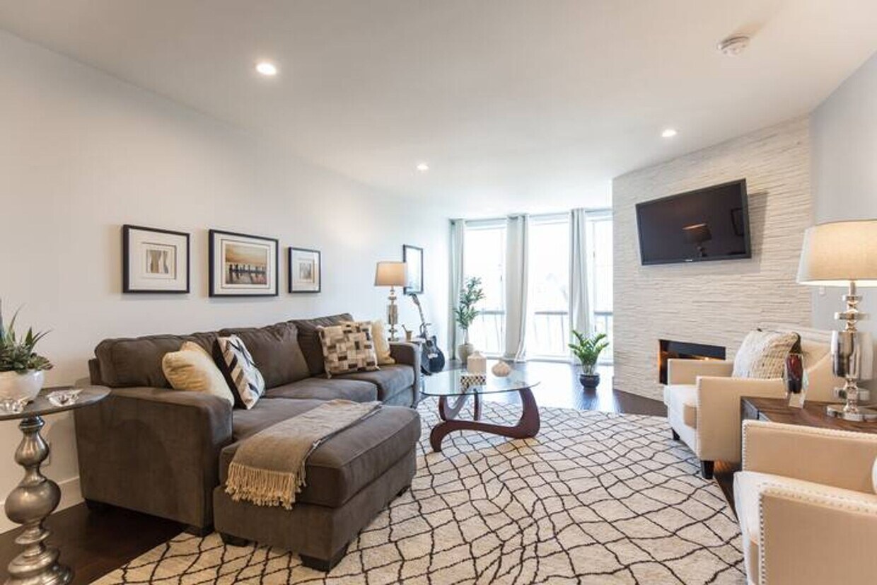 Foto principal - Remodeled 2 Bed / 2 Bath Condo – Valley Vi...
