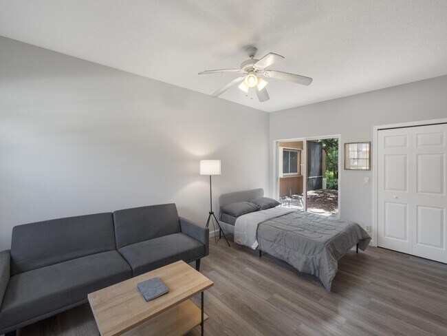 Foto del edificio - 8337 Mulligan Cir