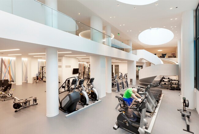 Building Photo - 318 Main St