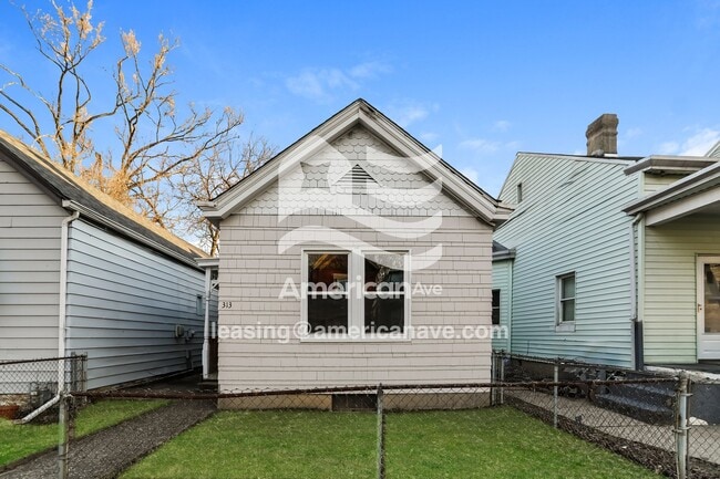 Building Photo - 313 E 16th St