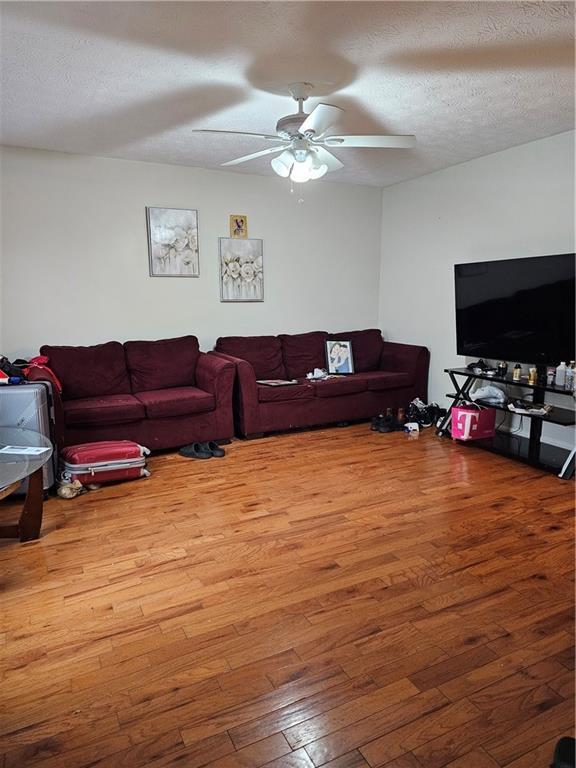 Foto del edificio - 587 Jackson Park Ln