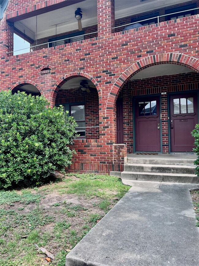 Foto del edificio - 320 W Polk St