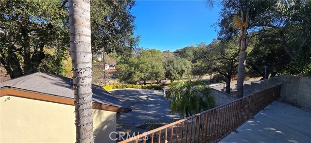 Foto del edificio - 9741 Haines Canyon Ave