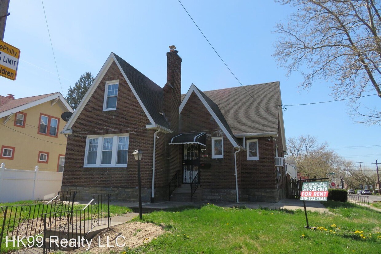 Primary Photo - 5 br, 2 bath House - 1400 Disston St.