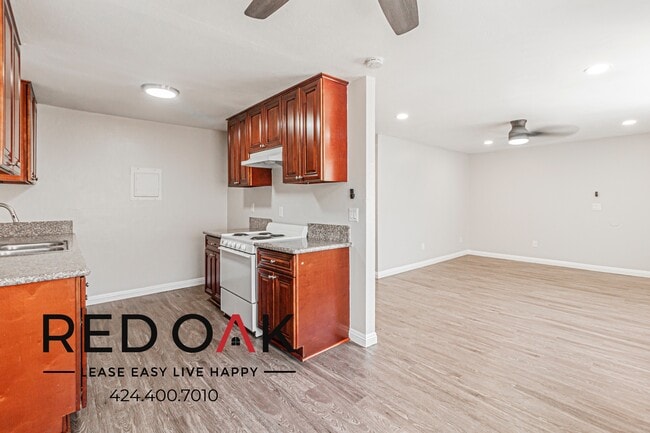 Foto del edificio - 585 N Dudley St