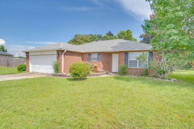 Foto del edificio - Spacious 3/2 Brick Home with Screened Porc...