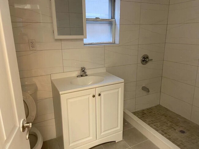 Foto del edificio - 84-07-8490 90th St