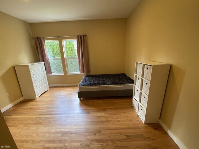 Foto del edificio - 6 br, 3.5 bath House - 816 S Forest Ave Apt 2