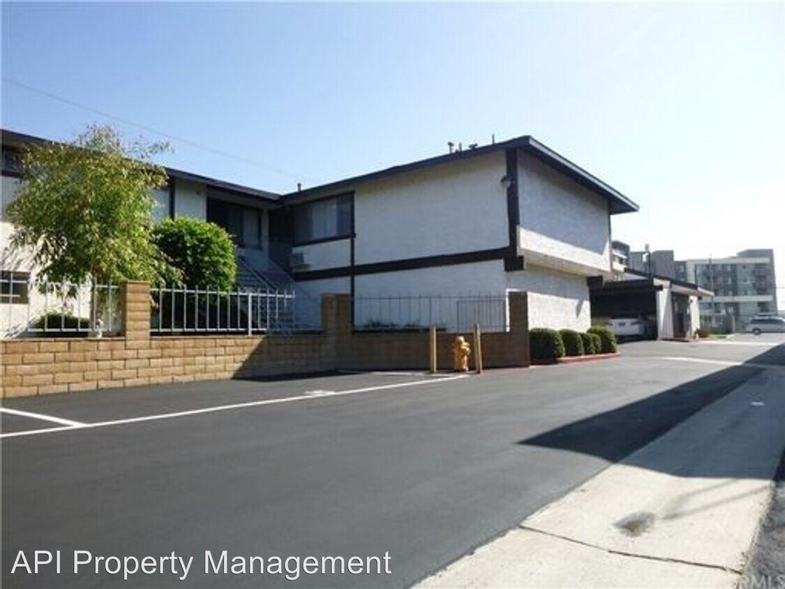 Primary Photo - 12833 Brookhurst Way