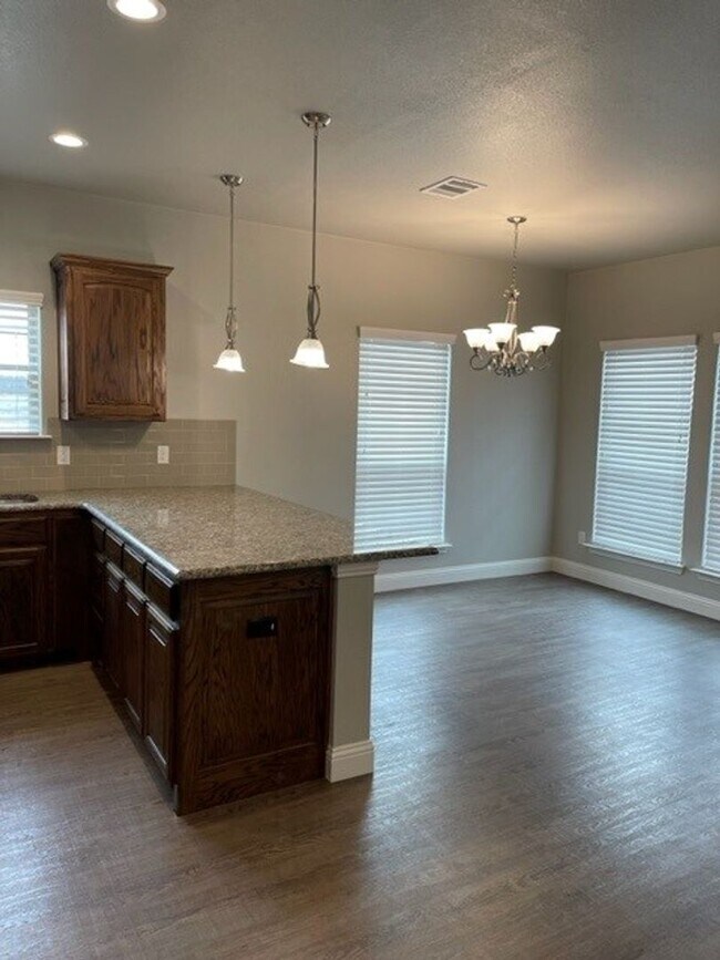 Foto del edificio - 4/2 Xtra Parking Fenced Yard BROCK ISD - L...