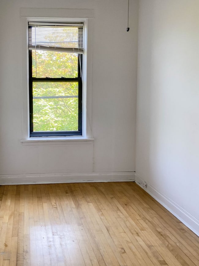 Foto del edificio - 2326 N Southport Ave